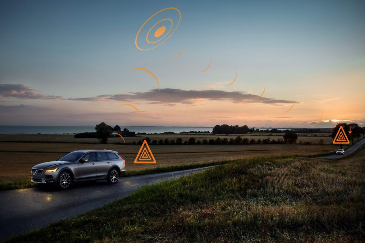 В Европе автомобили Volvo будут обмениваться информацией о дорожных опасностях