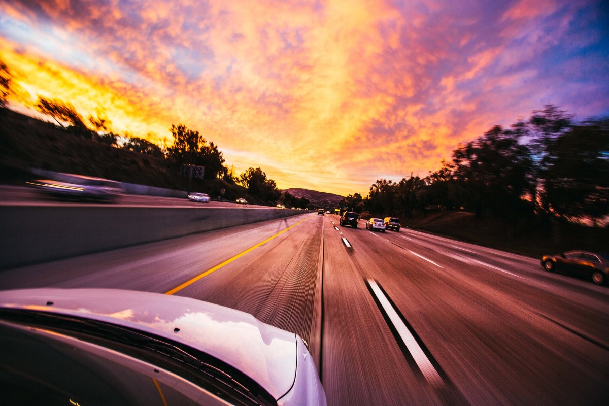 Скорость движения автомобиля – главная причина аварий на дорогах и штрафов с камер?
