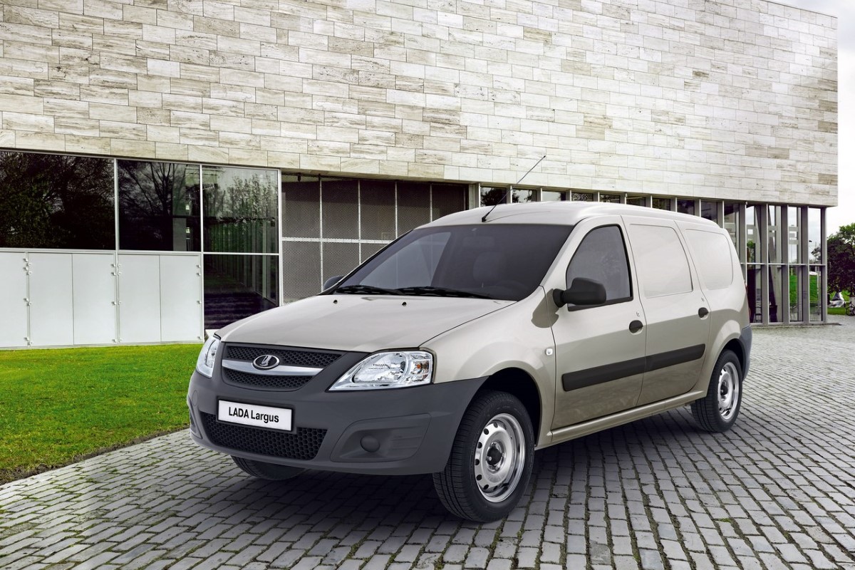 АвтоВАЗ объявил массовый отзыв Lada Largus из-за проблем с тормозами