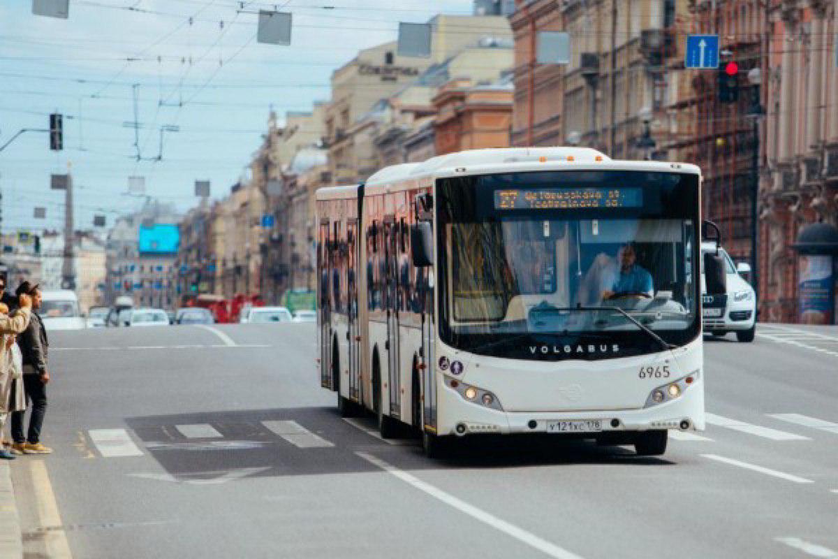 Автобусы Санкт-Петербурга следят за нарушителями ПДД