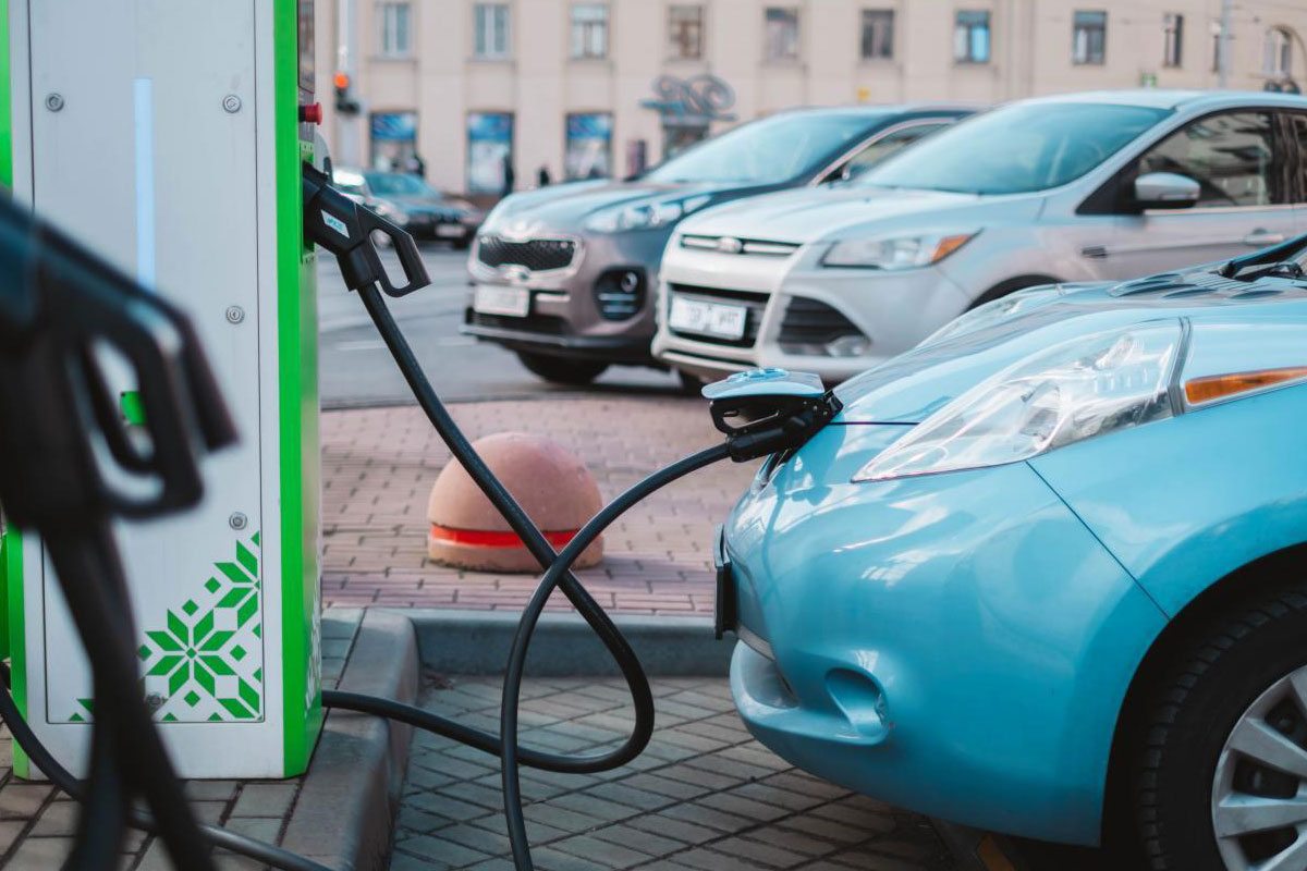 С 1 марта в России электромобили бесплатно поедут по платным дорогам